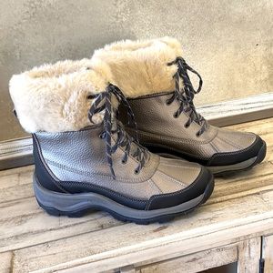 New Clarks Lace up…Fur lined winter all weather boots. SZ 8.5. New without box.